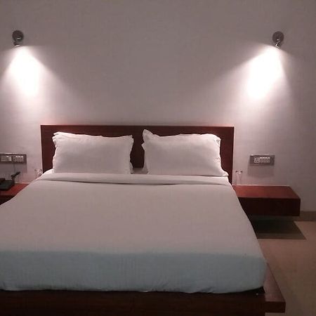 Hotel Tania Searock Daman Exterior foto